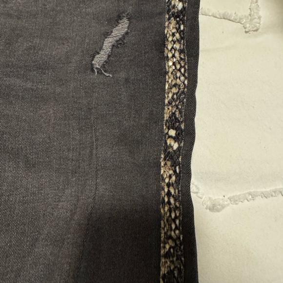 ZARA grey sculpt skinny jeans with lizard stripe down legs - Picture 4 of 5